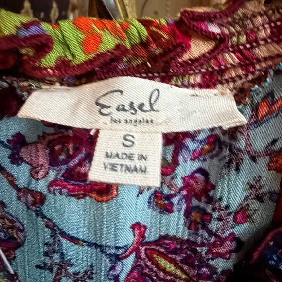 Easel NWOT Beautiful Multi Color.Elastic at sleeves & neck. S.Button front. - Picture 4 of 10